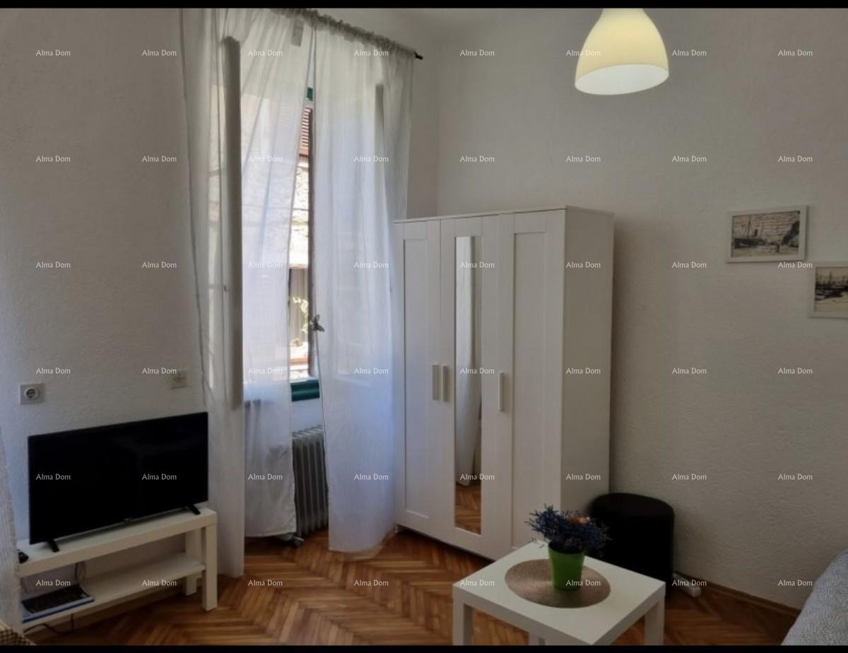 PULA STARA JEZGRA GRADA. KUĆA NA 5 MANJIH ETAŽA. 8