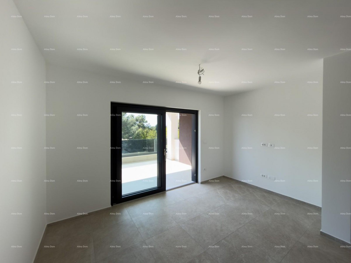 Новая постройка в отличном месте. 9