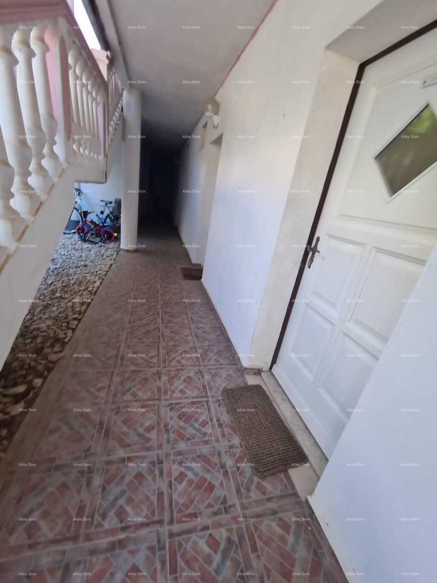 Appartamento al piano terra con loggia e piscina. Medulin. 20