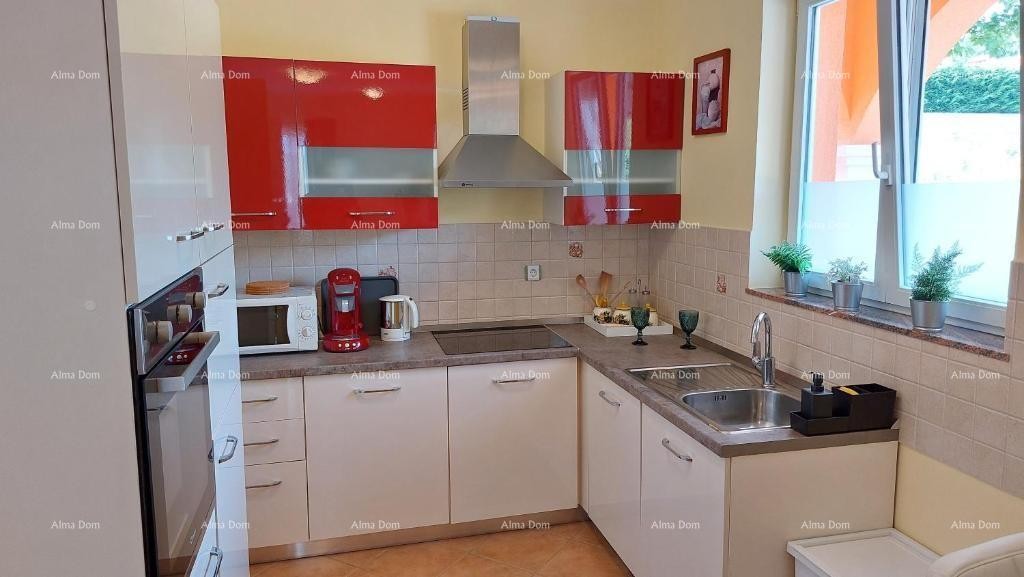 Дом с прекрасным видом на горы, террасой, садом, барбекю и частной парковкой. 8