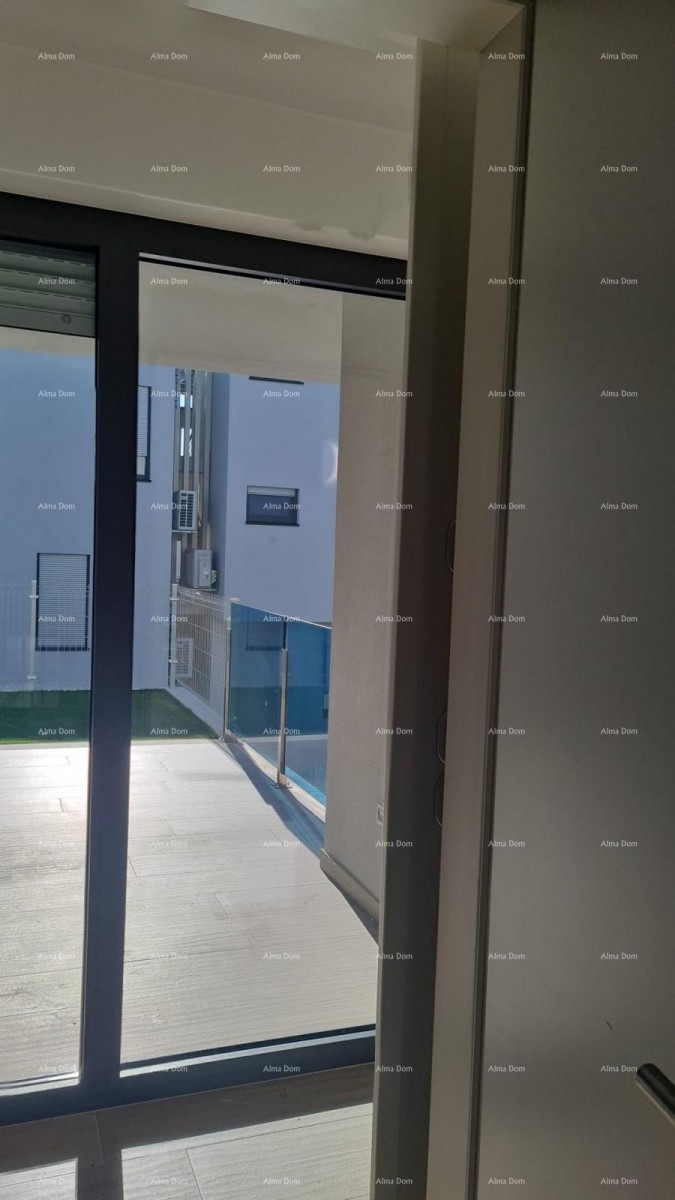 Modern apartment in block A with a garden and parking space, close to Umag! 7