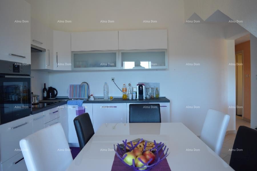 House with four separate apartments. 1 km to Verudela. 15