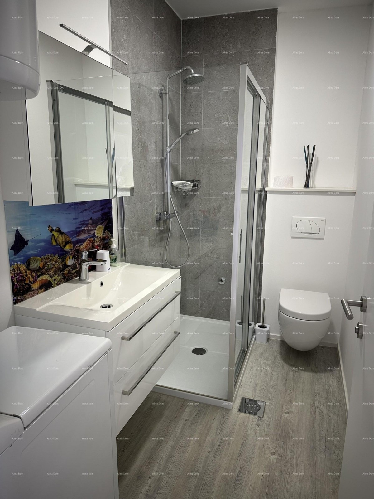 Прекрасный дом с тремя зарегистрированными апартаментами в старой части города Пореч! 32