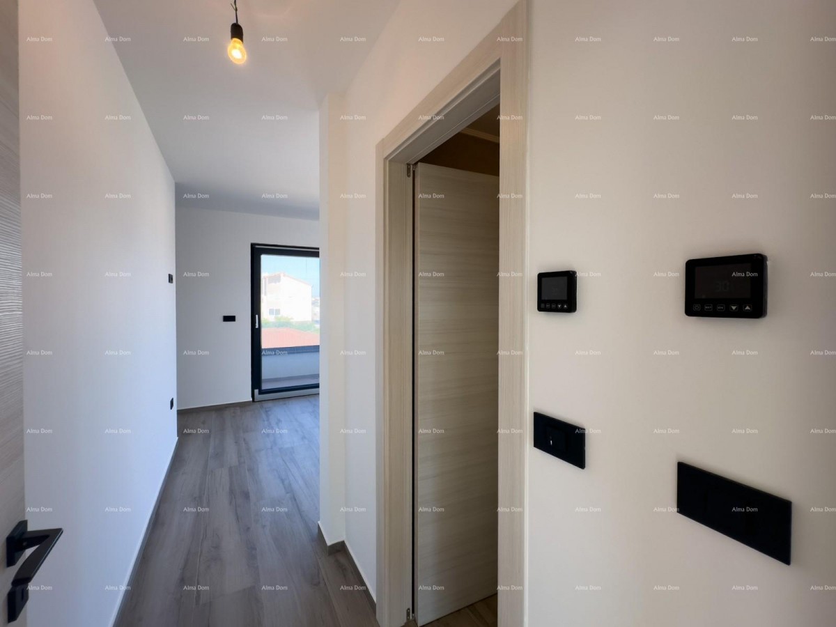 Vendiamo villa bifamiliare con piscina e garage 27