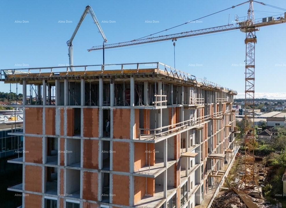 Pula! Multi-family, modern building with an elevator, close to the center. Apartment with a large parking space S78. 10