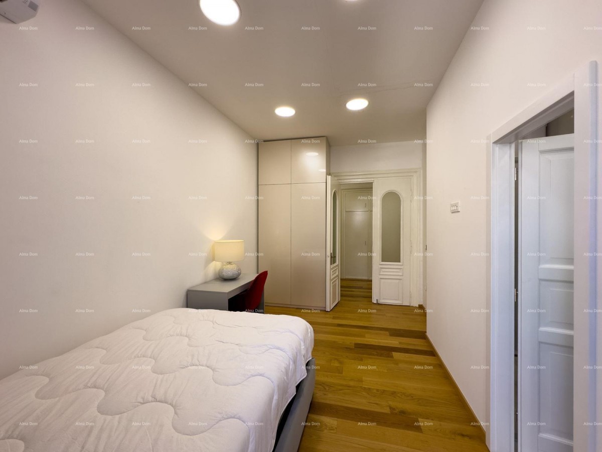 Beautiful renovated apartment in the very center, on the city market 16