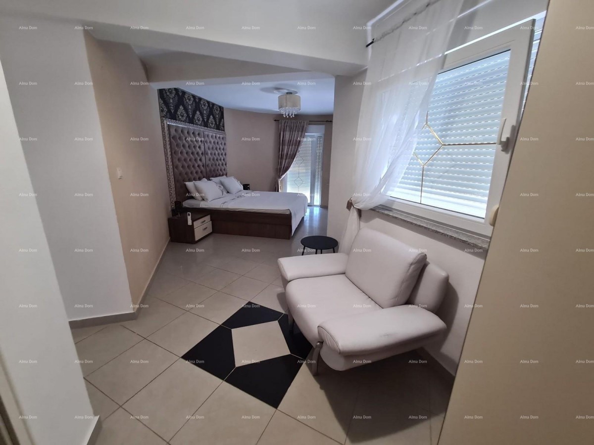 Na prodaju kuća s bazenom – Valtura 23