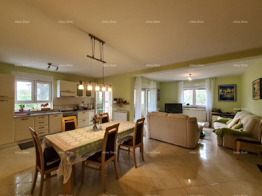 Лижнян продается один большой и один маленький дом. 30