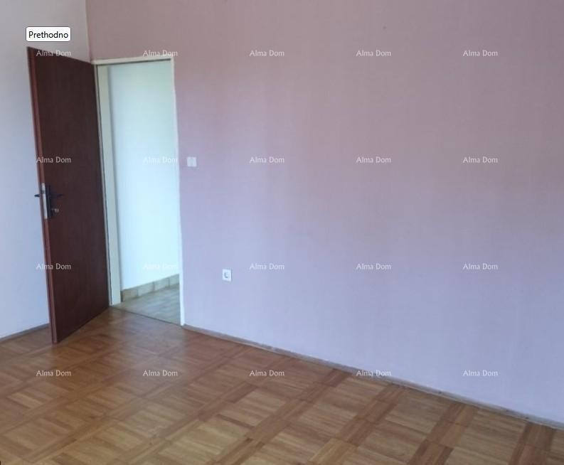 For sale: house with a large yard, 5 km from Poreč. 9
