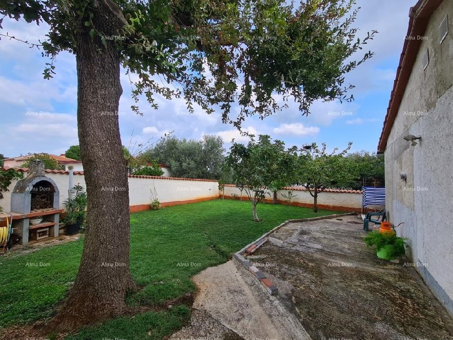 Лижнян продается один большой и один маленький дом. 25