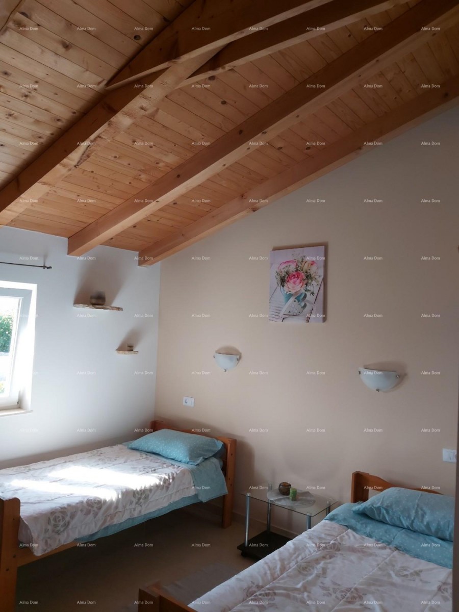 Продается дом с погребом, большой террасой, двумя трехкомнатными квартирами, двором. Отличная возможность для инвестирования! 15