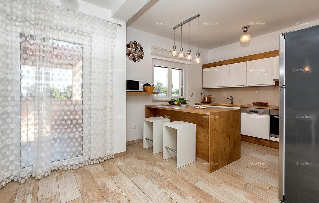 Premantura, samostojeća kuća sa 5 spavaćih soba.Blizina mora . 25