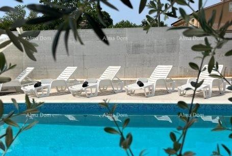 Modern house with a pool in Pula, just 1500 m from the sea 3