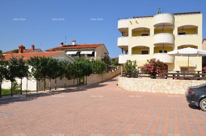 Apartmanski objekt s bazenom na odličnoj lokaciji, s pogledom na more u Medulinu 1