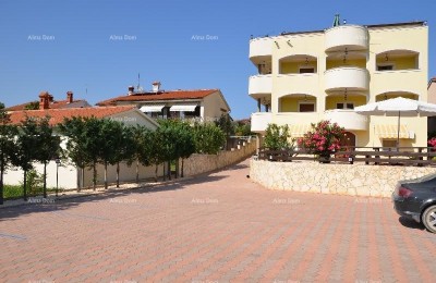 Apartmanski objekt s bazenom na odličnoj lokaciji, s pogledom na more u Medulinu