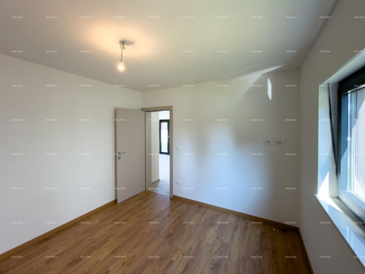 Prizemlje sa velikim vrtom! 18