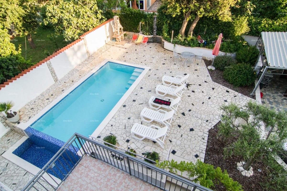 Na prodaju: Apartmanska kuća s bazenom i pogledom na more – Banjole! 2