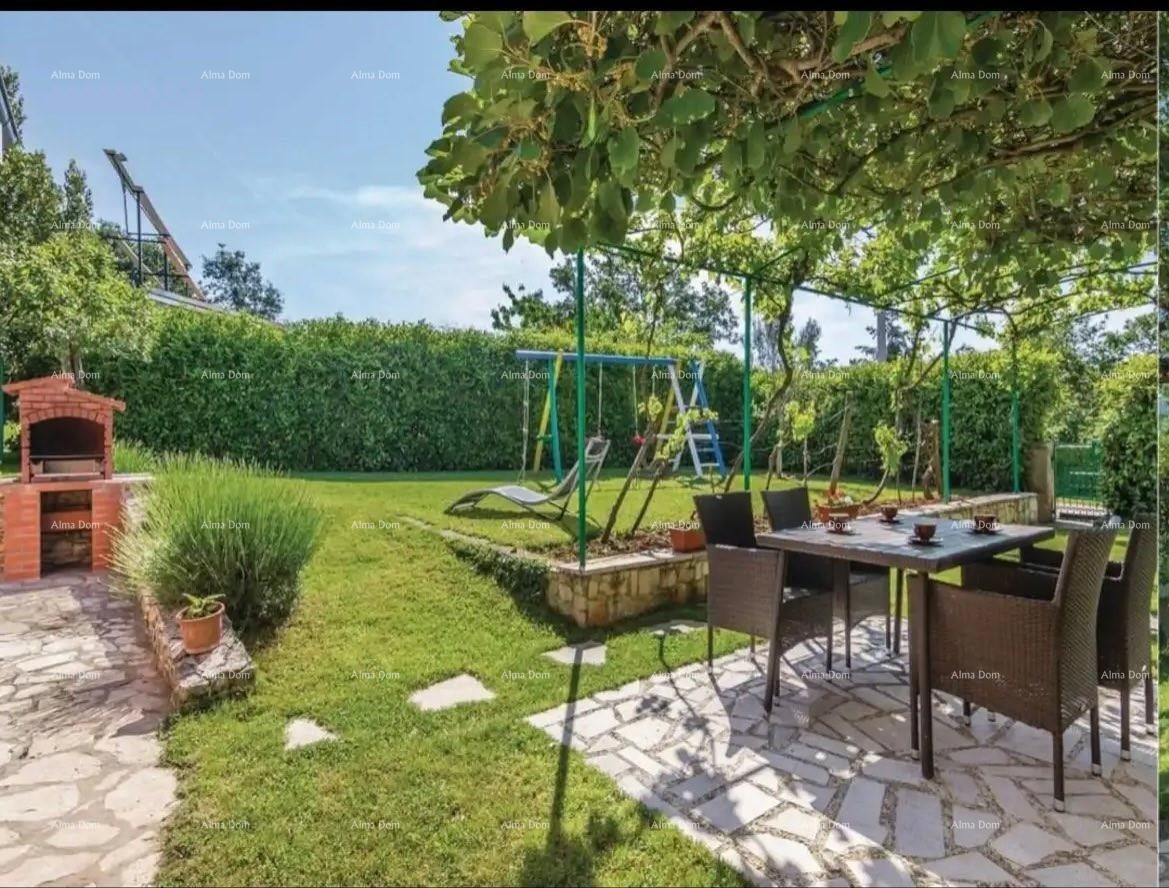 House with a Pool Near Žminj 4