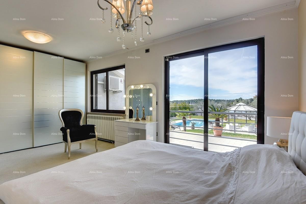 Prvi red do mora i plaže – kuća s bazenom i velikom okućnicom, Pješčana Uvala! 19