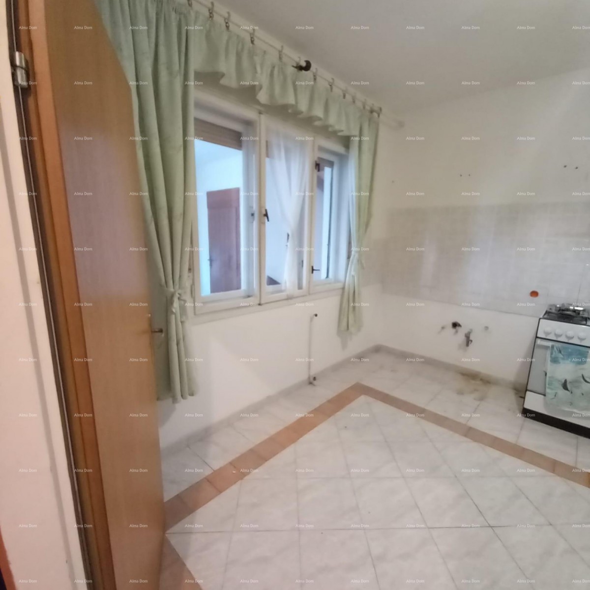 Prodaje se  kuća sa tri stana, Umag 8