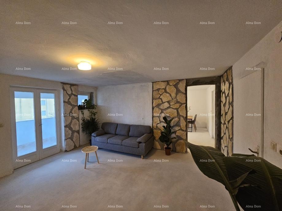 Rovigno: Proprietà vicino alla spiaggia, circondata da pini 5