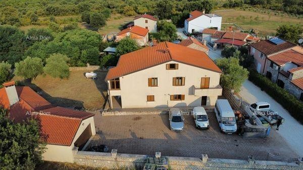 House 420m2 with three apartments for sale, Umag 1