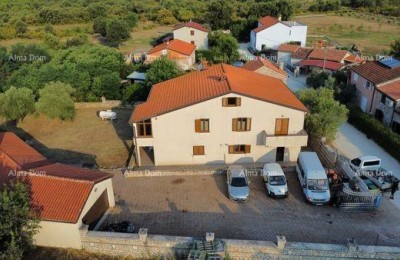 Casa 420m2 con tre appartamenti in vendita, Umago