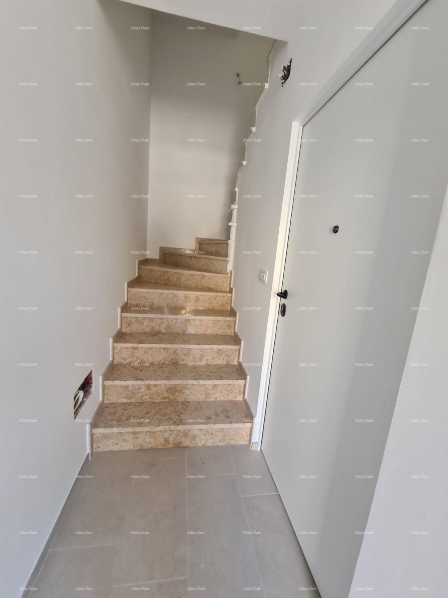 In italiano, il titolo si traduce in: 5