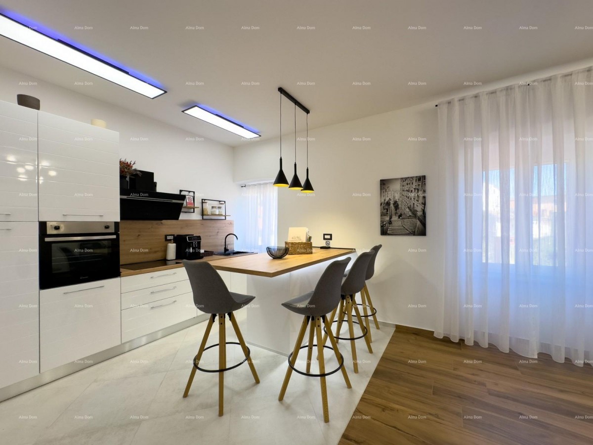 Pulj strogo središče Istarska ulica 500 metrov od Arene Sodobno popolnoma prenovljeno in opremljeno mestno stanovanje 1