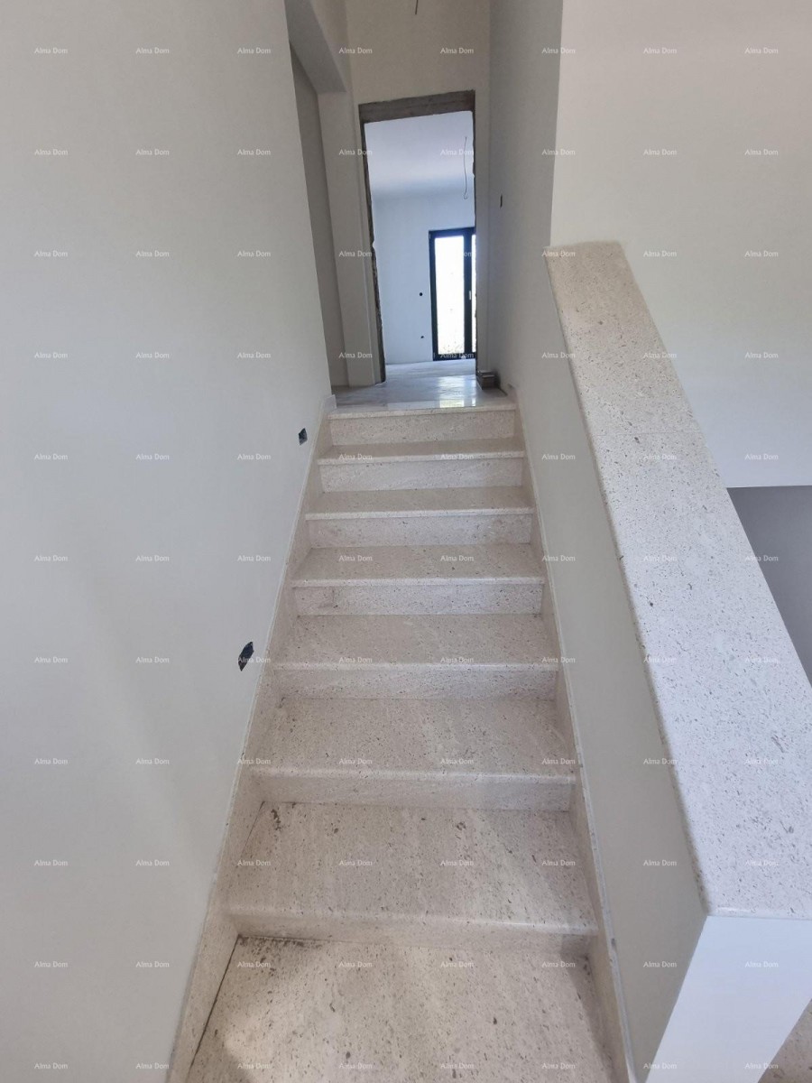 Prodaje se kuća s bazenom i pogledom na more – mirno selo Raša 12