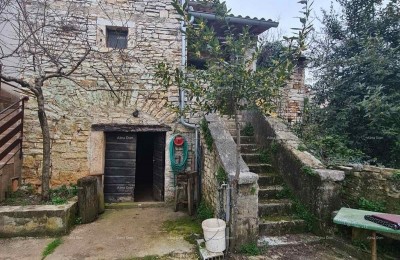 In vendita vecchia casa in pietra a Peroj