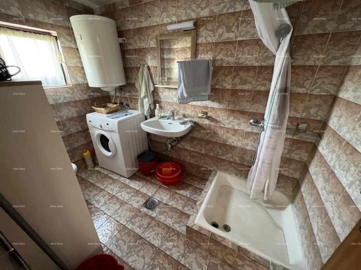 Vendiamo una casa ad uso commerciale e residenziale nel centro di Medulina. 18