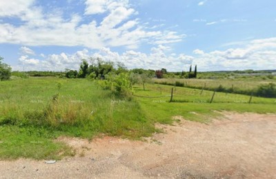 Atraktivno građevinsko zemljište za izgradnju stambene zgrade, Umag – 500 m od mora!