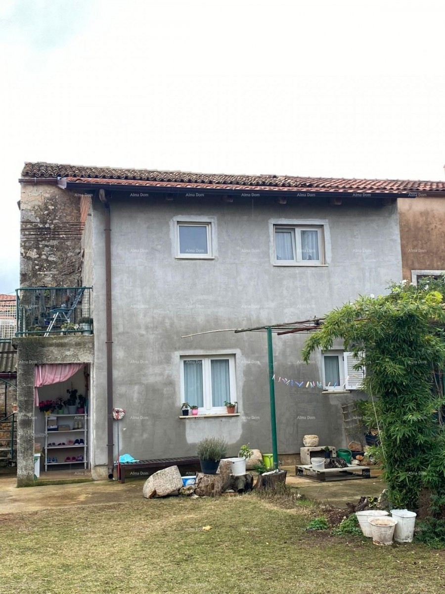 Vendita di una casa bifamiliare con annesso (casa più piccola) e terreno, Pola! 3