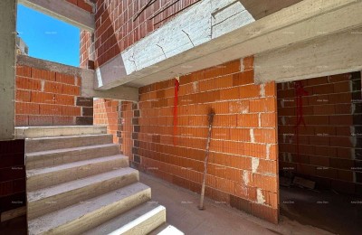 New project, Barbariga! Apartment with garden and parking, 500 m from the sea