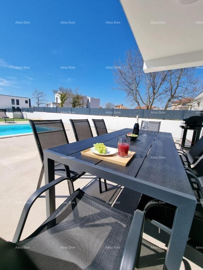 Luksuzna kuća s bazenom u srcu Istre. 12