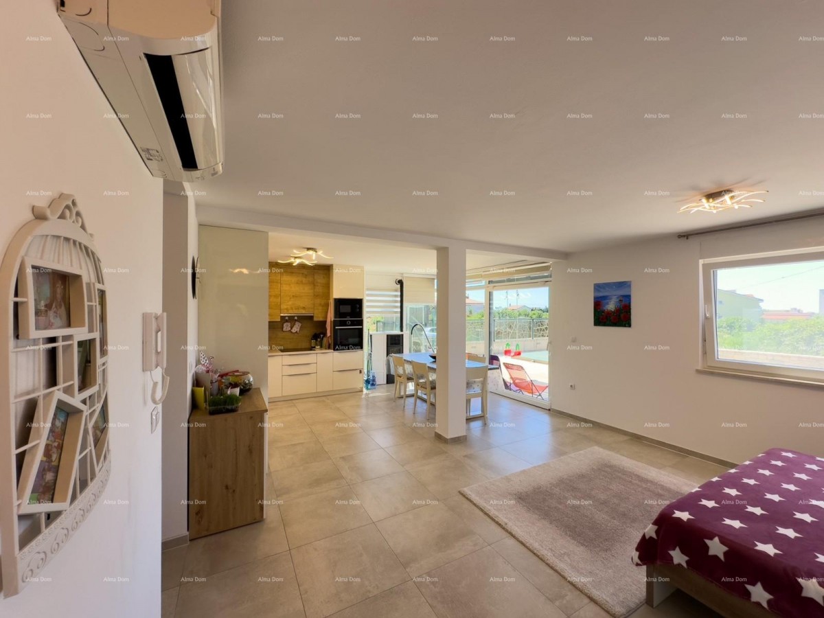 Prodamo stanovanje v pritličju z lastnim bazenom. Medulin 2