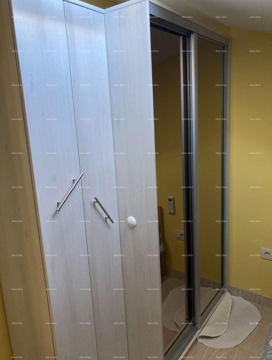 Prodaja - Prvi red do morja! Moderna, prostorna hiša s 4 ločenimi stanovanji, garažo in pomolom, Rogoznica. 13