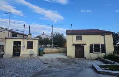 Barban – hiša z ograjenim dvoriščem