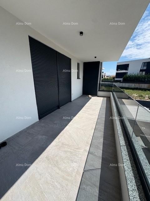 Новая здание из 2 квартир с бассейном и видом на море. Медулин! 15