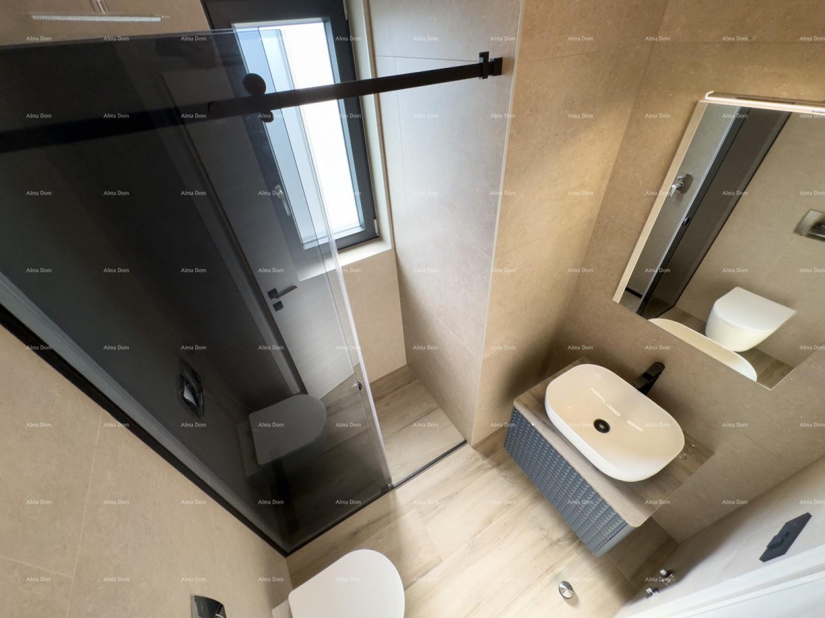 Vendiamo villa bifamiliare con piscina e garage 24