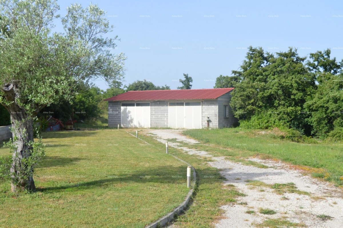 Near Marcana, house on a large plot of 26,000 m2. 9