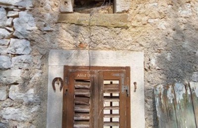 Sale of Istrian stone house for renovation, building permit, Kršan!