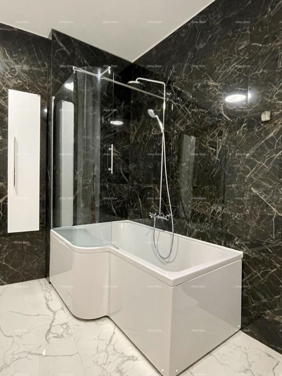 Прекрасный дом с тремя зарегистрированными апартаментами в старой части города Пореч! 15