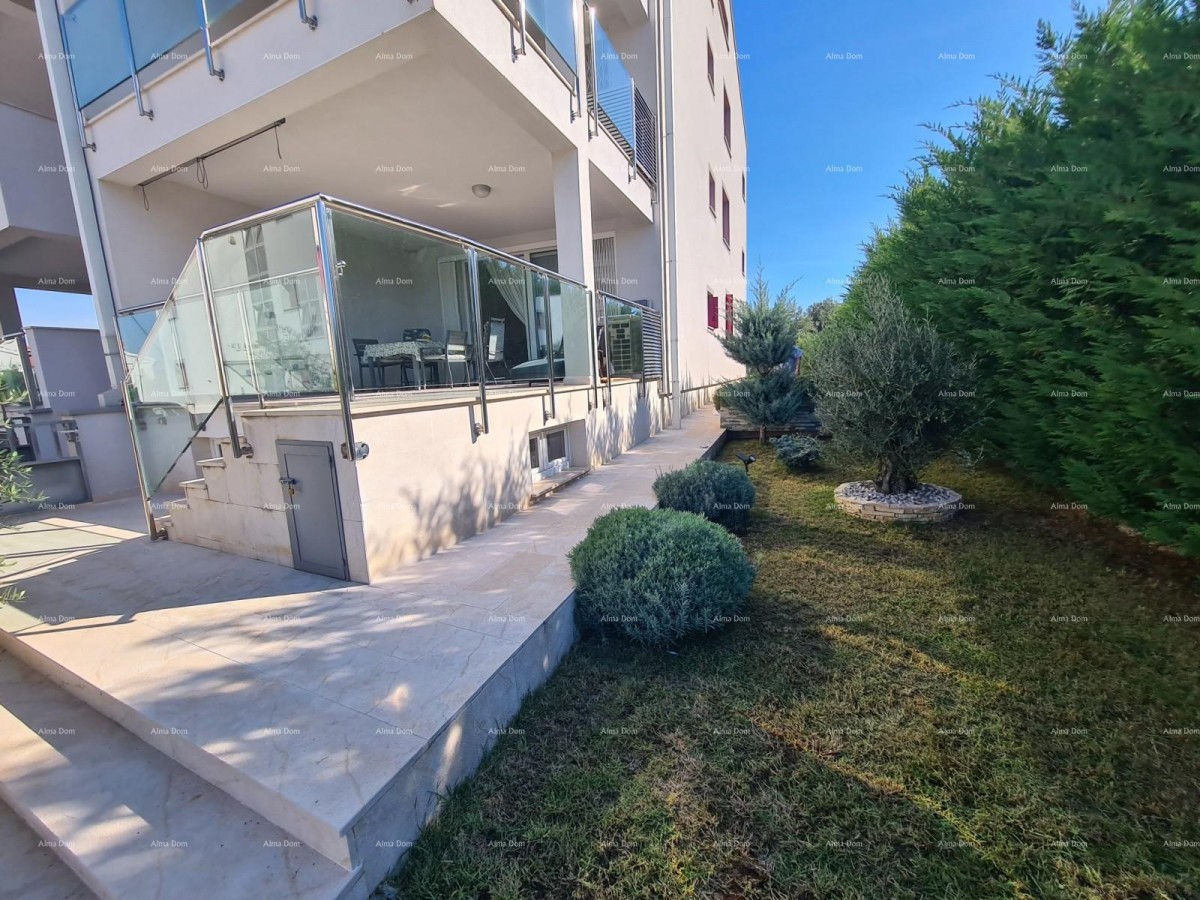 Peroj!  Stanovanje z dvoriščem! 3