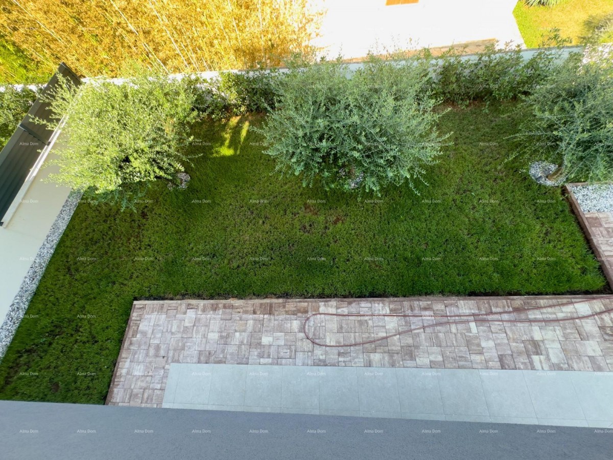 Vendiamo villa bifamiliare con piscina e garage 36