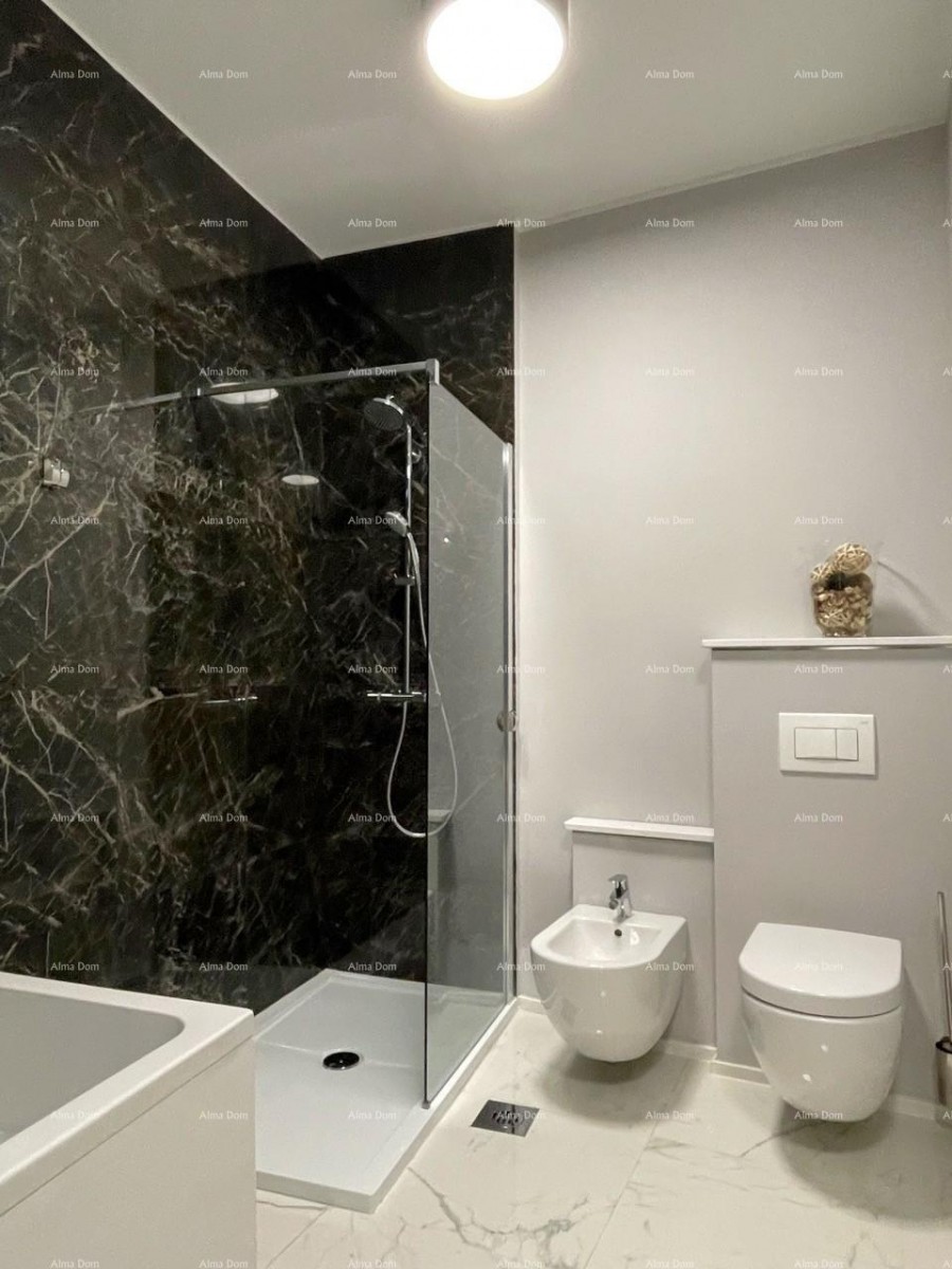 Прекрасный дом с тремя зарегистрированными апартаментами в старой части города Пореч! 14