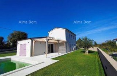 Prodaje se samostojeća kuća, 169 m2, s bazenom, Marčana