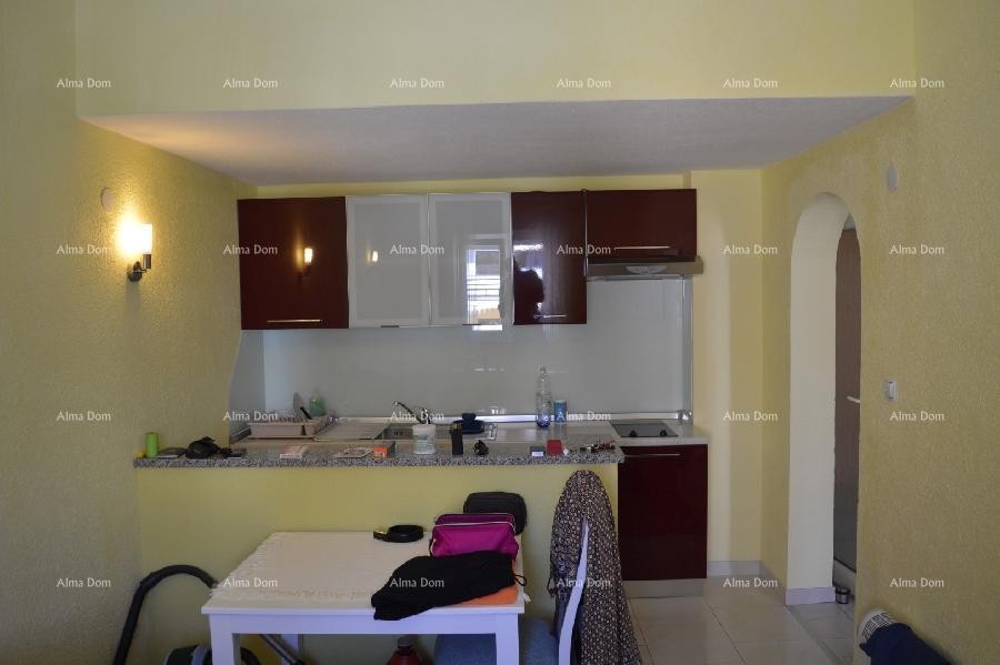 House with four separate apartments. 1 km to Verudela. 17