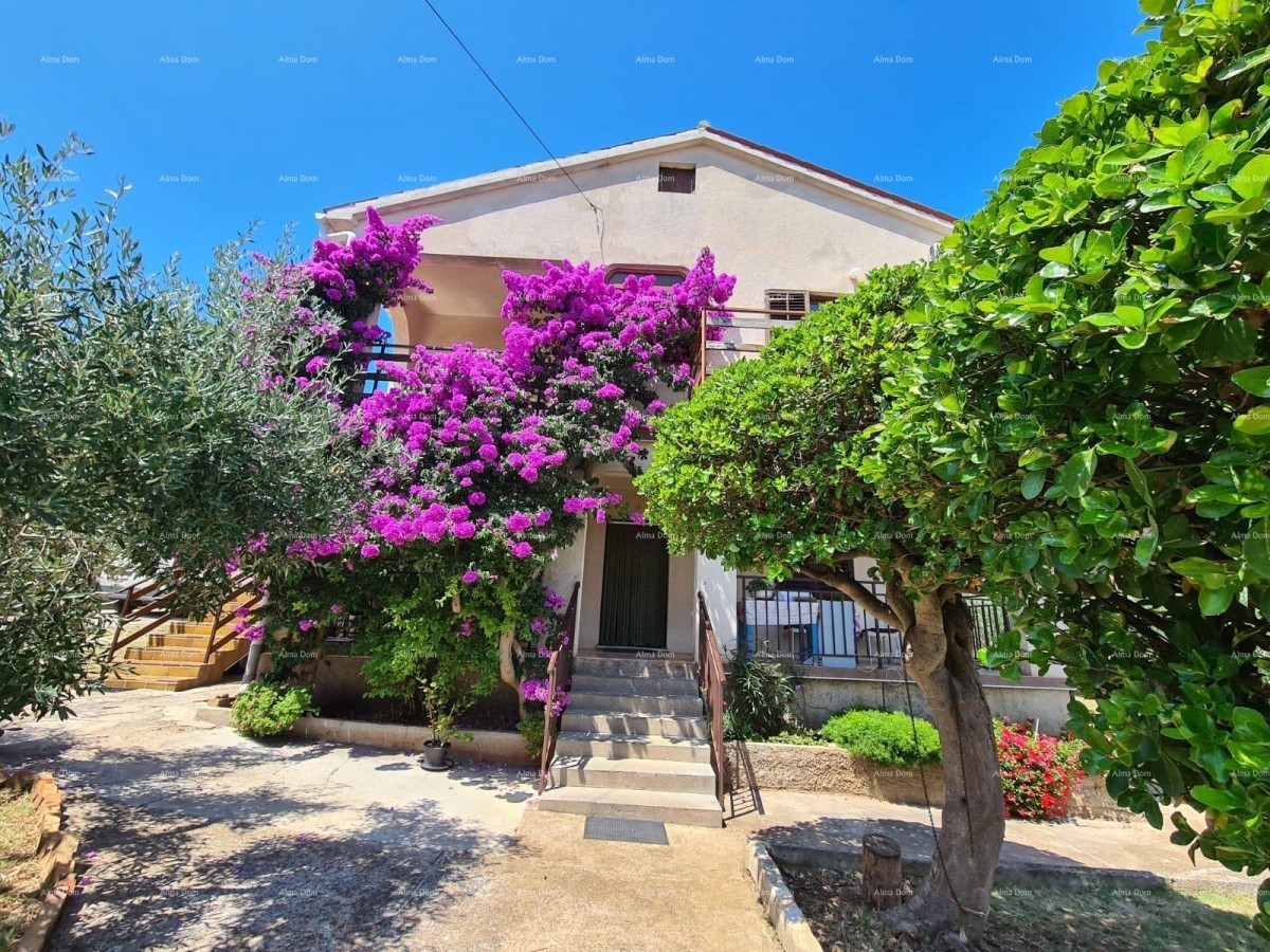 Vendita di una casa con due unità abitative, un edificio accessorio e un garage, Ližnjan! 2